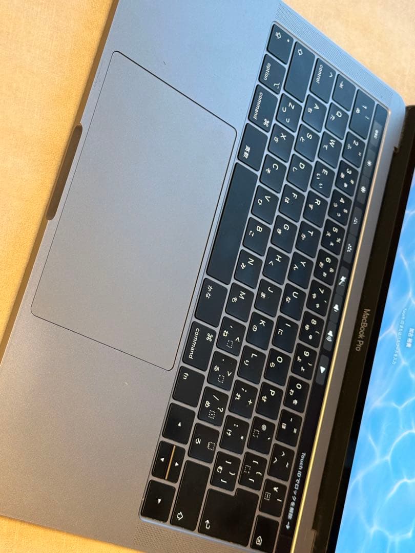 MacBook Pro 2019 13インチ メモリ4USBポート