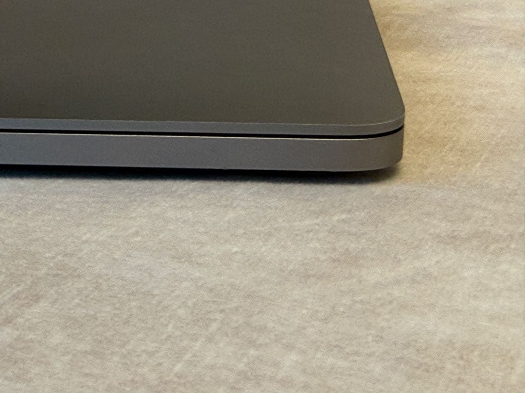 MacBook Pro 2019 13インチ メモリ4USBポート