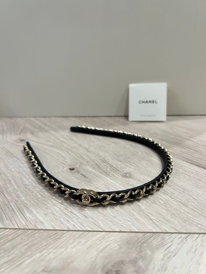 CHANEL チェーンデザイン カチューシャ