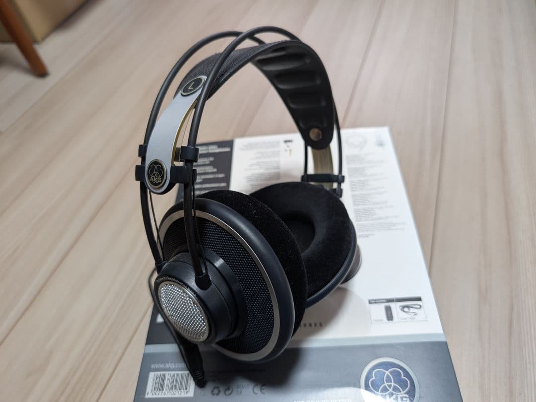 ヘッドホン AKG k702