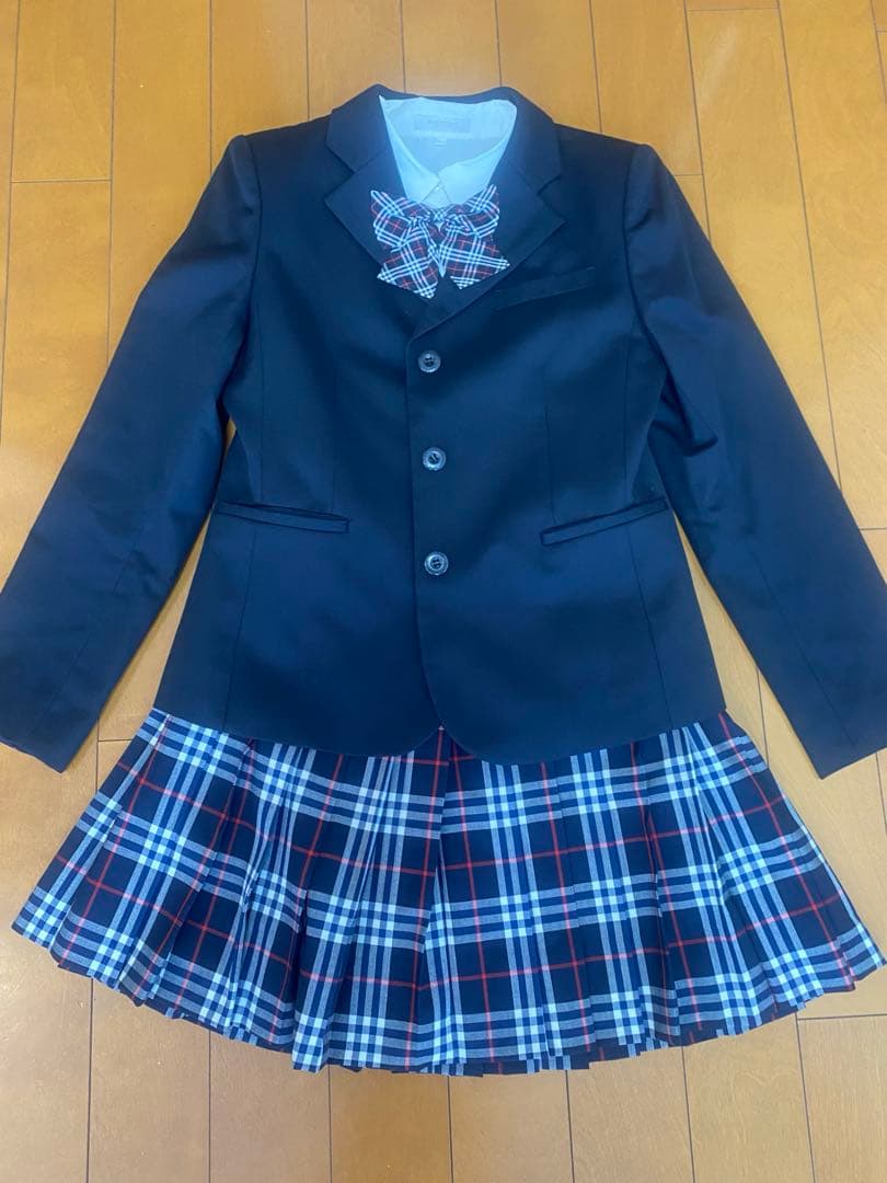 BURBERRY フォーマルスーツ 黒とチェック柄