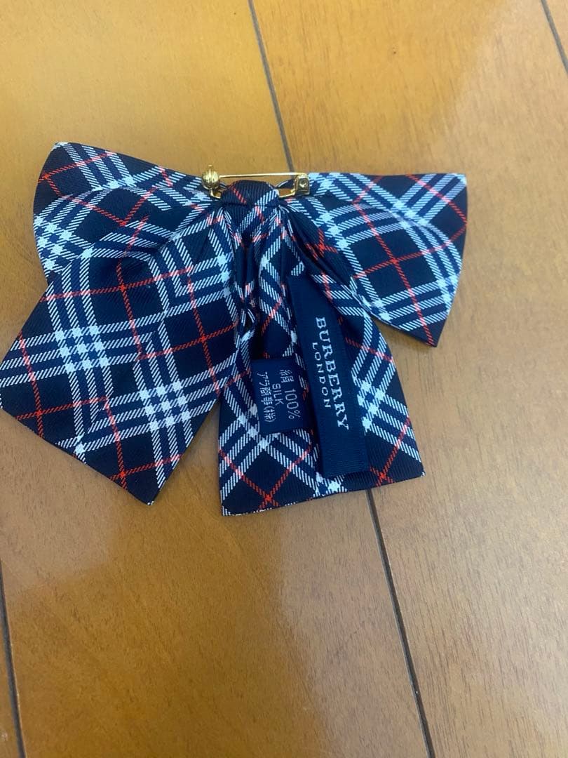 BURBERRY フォーマルスーツ 黒とチェック柄