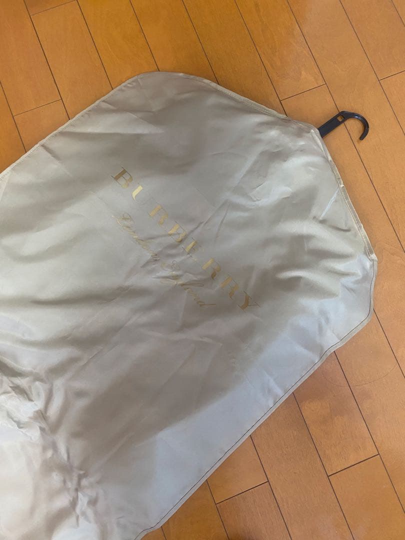 BURBERRY フォーマルスーツ 黒とチェック柄