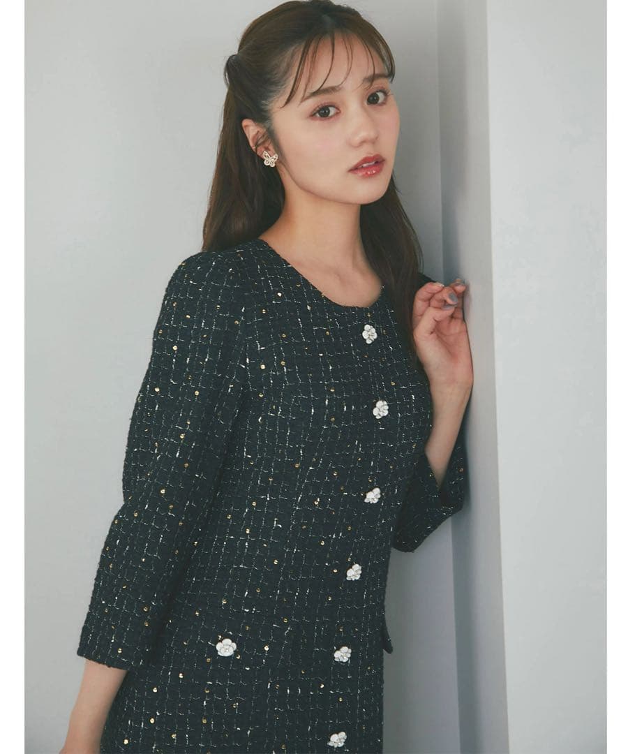 【新品　タグ付き】トッコ　フラワー飾り釦付きスパンコールツイードタイトワンピース