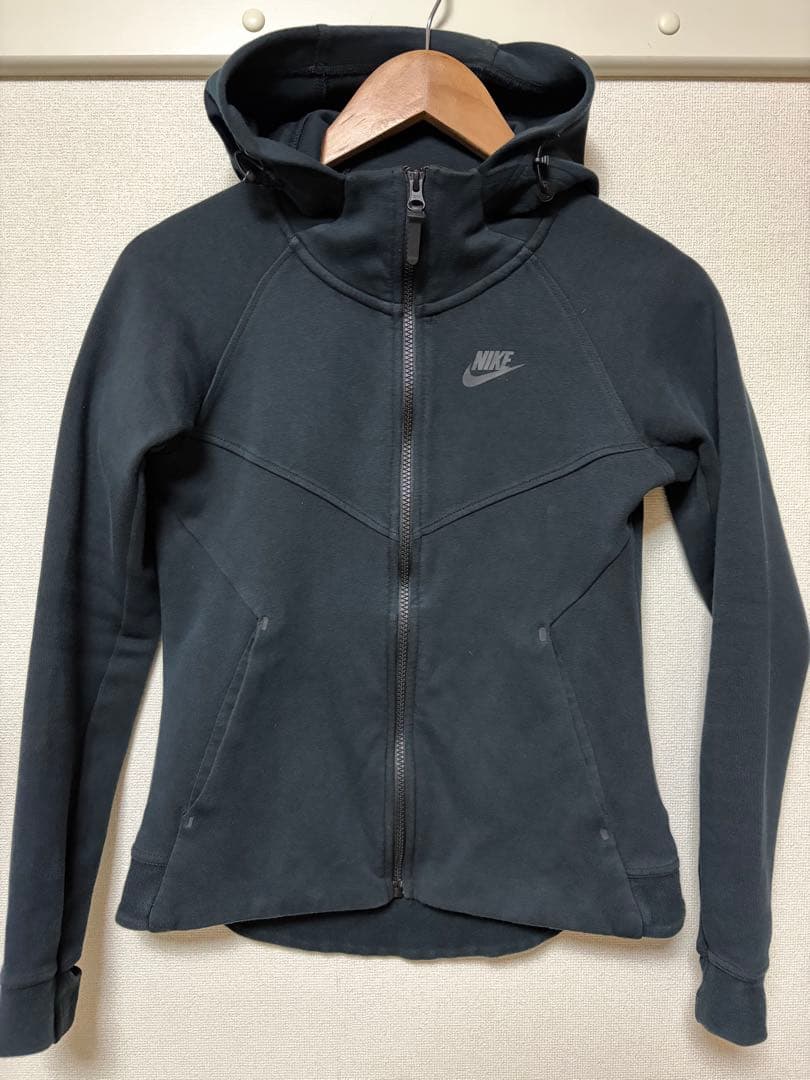 Nike フード付きブラックパーカー Sサイズ