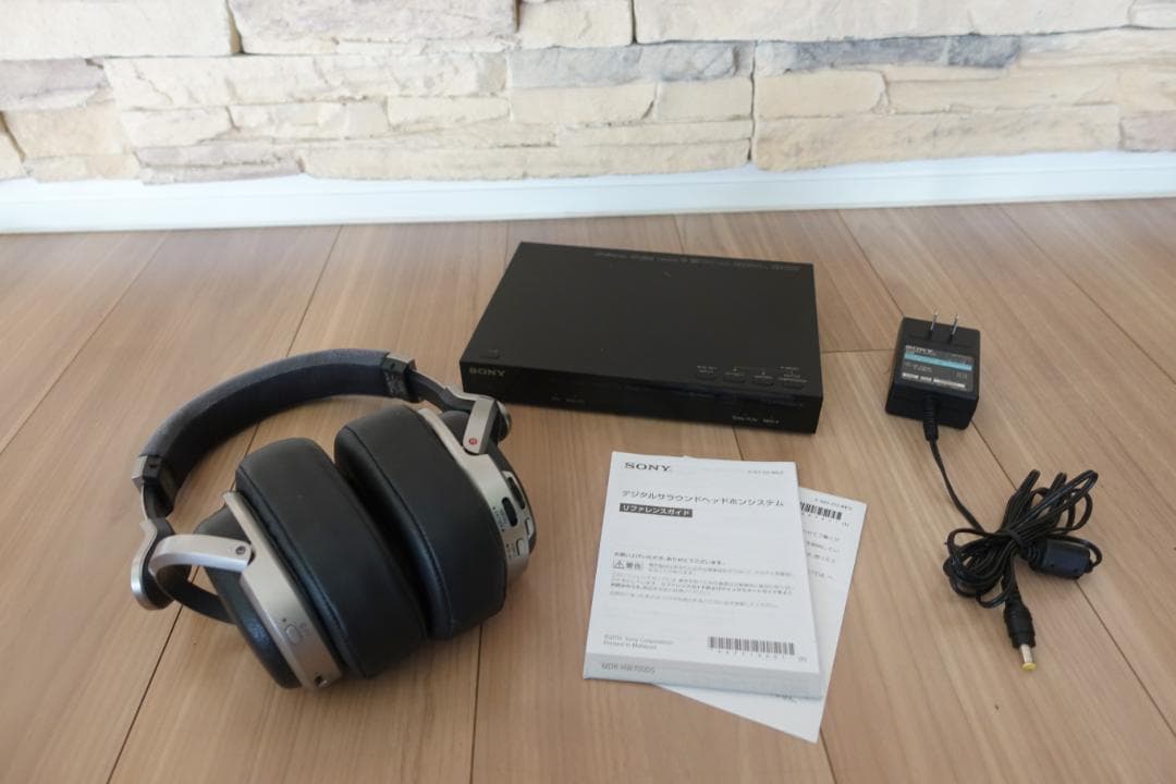 SONY　デジタルサラウンドヘッドホンシステム 　MDR-HW700DS