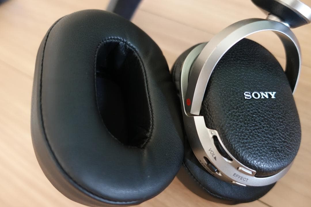 SONY　デジタルサラウンドヘッドホンシステム 　MDR-HW700DS