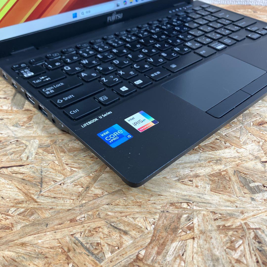 軽量738g LIFEBOOK U9311 薄型13.3型FHD LTE対応
