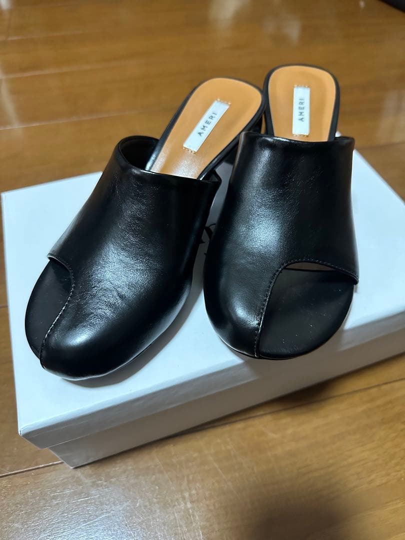 Ameri サンダルCROOKED HOLE SANDAL