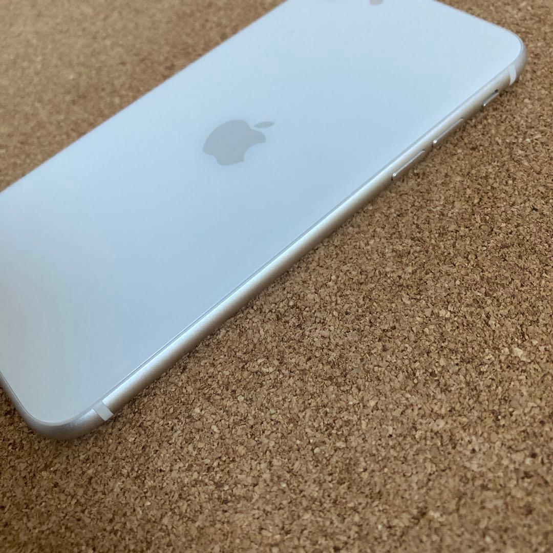 3910 美品☆電池新品☆iPhoneSE3 第3世代 64GB SIMフリー☆
