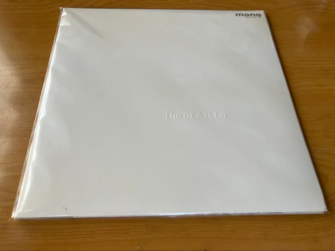 真っ白　ノーシミ　モノ82年　レッドカラー　ホワイト