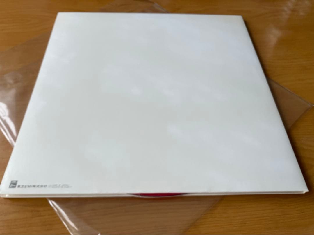 真っ白　ノーシミ　モノ82年　レッドカラー　ホワイト