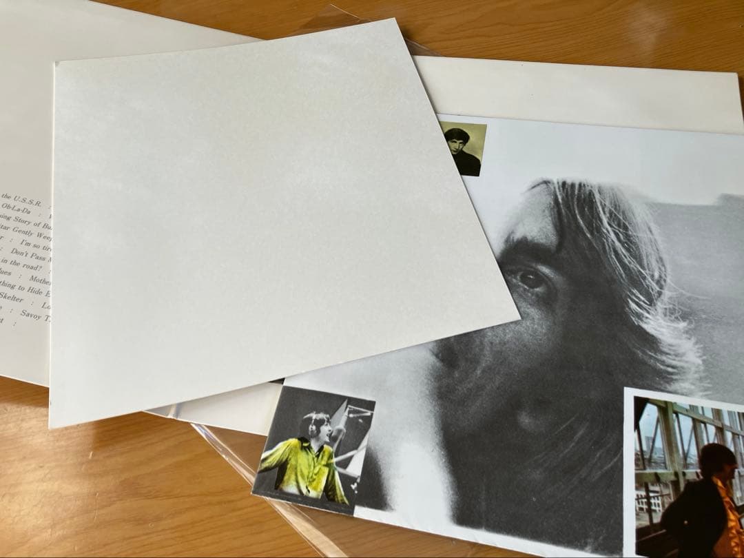 真っ白　ノーシミ　モノ82年　レッドカラー　ホワイト