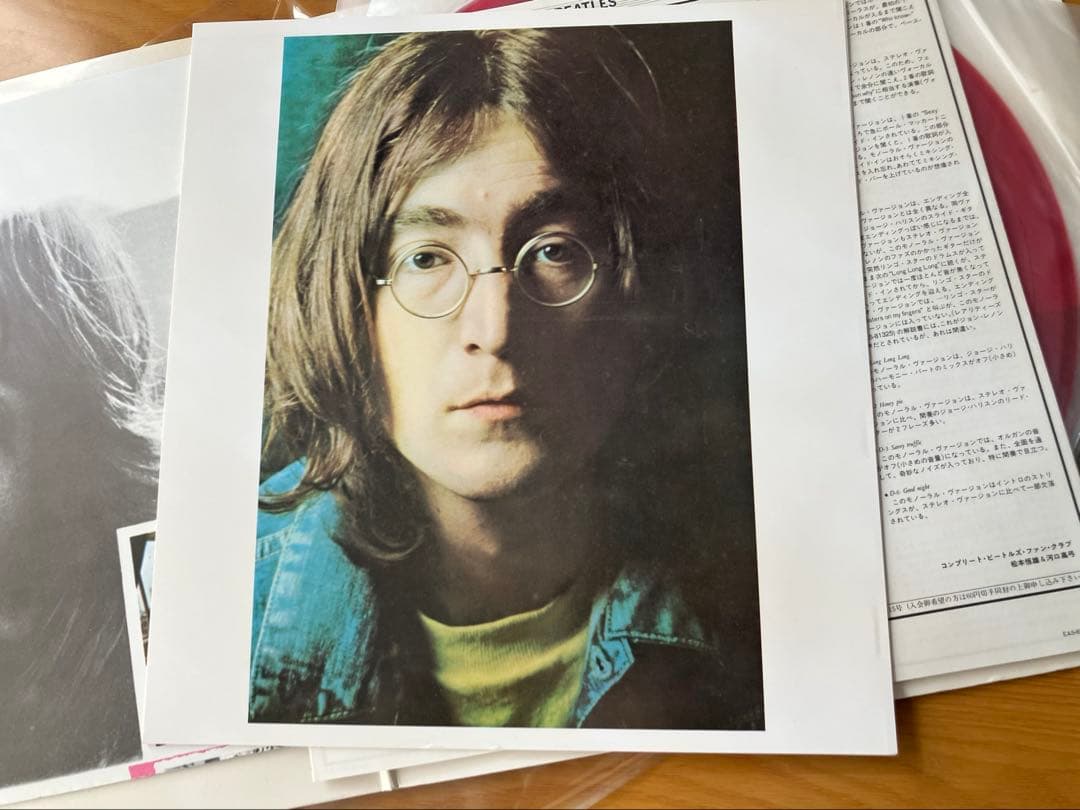 真っ白　ノーシミ　モノ82年　レッドカラー　ホワイト