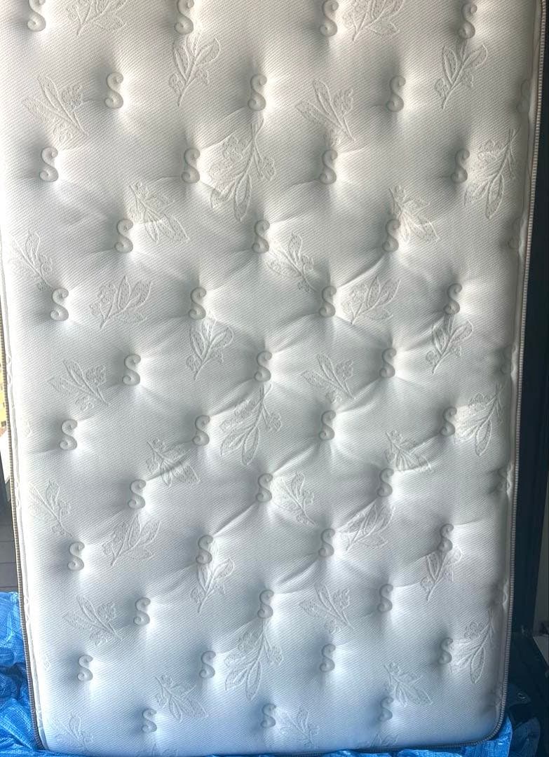 シモンズ ゴールデンバリュープレミアムセミダブルマットレス　ビューティーレスト