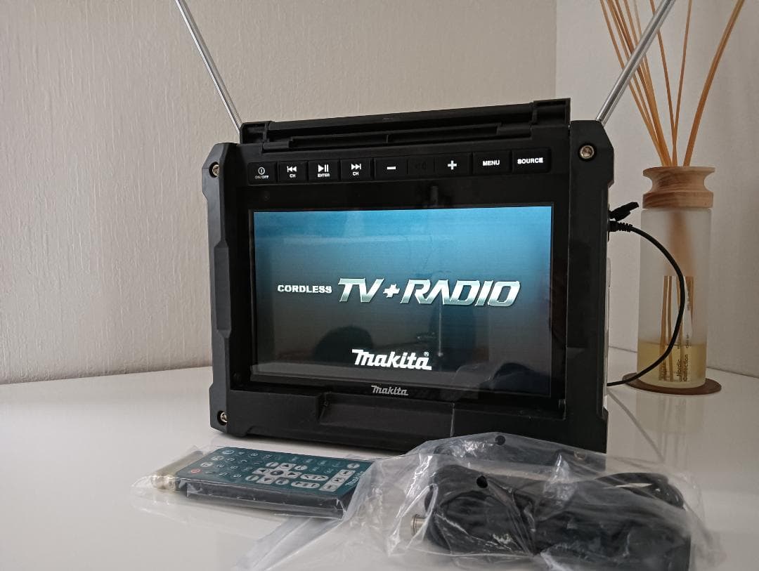 【美品】 マキタ TV100 充電式ラジオ付テレビ