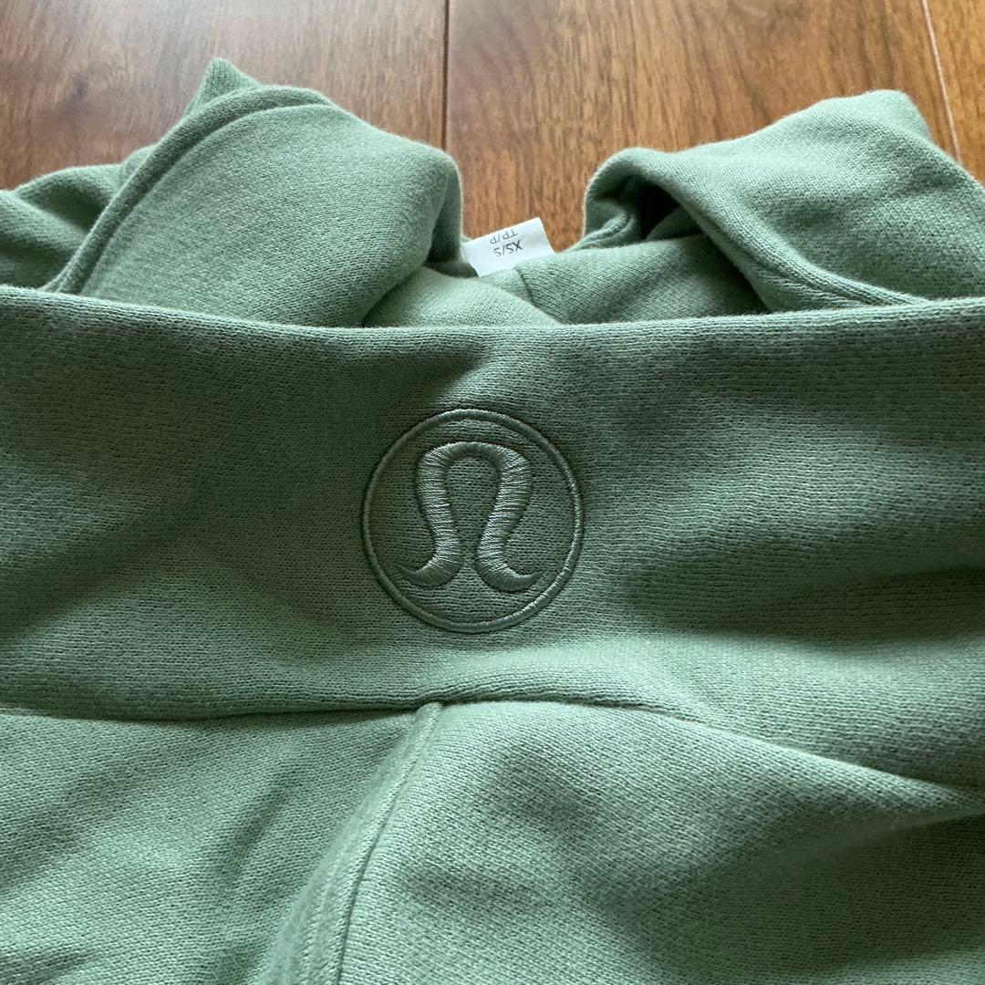新品未使用！ルルレモンScuba オーバーサイズ フルジップフーディXS 薄緑