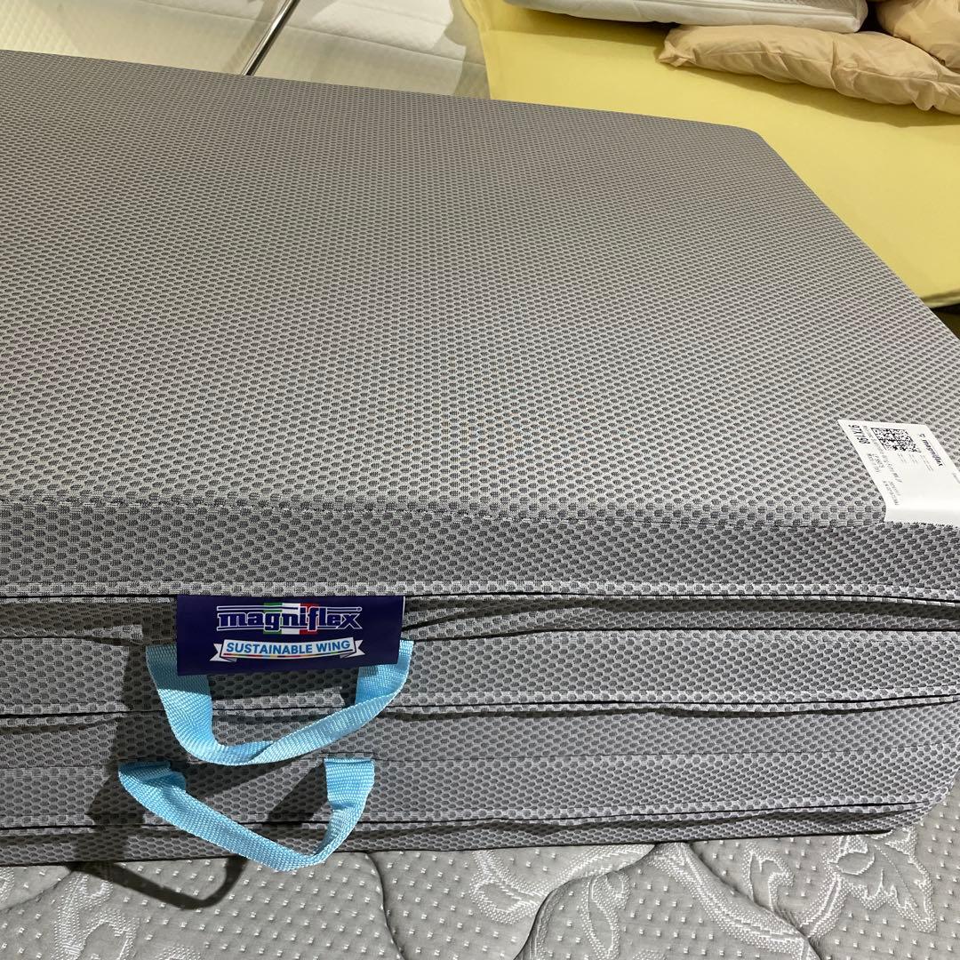マニフレックス⚫︎サステナブルウィング⚫︎三つ折りマットレス　シングル