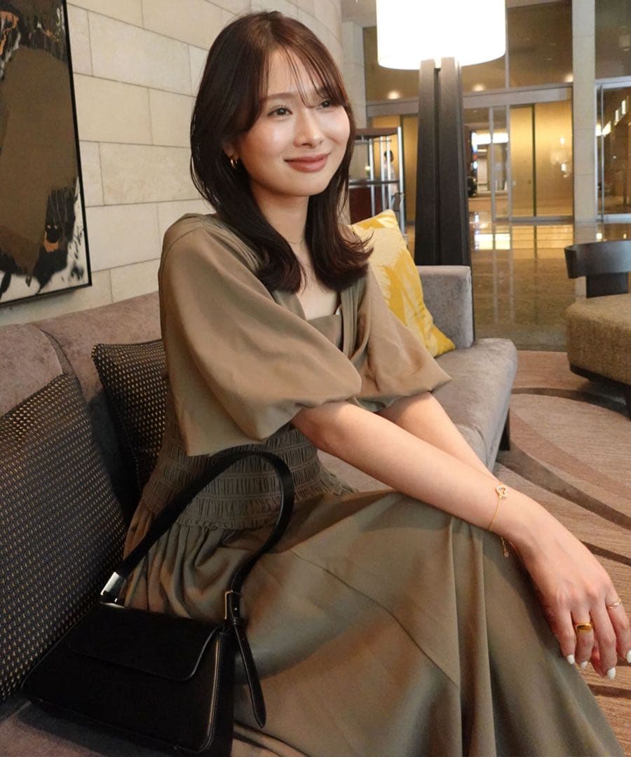 Aimeine Vネックシャーリングワンピース