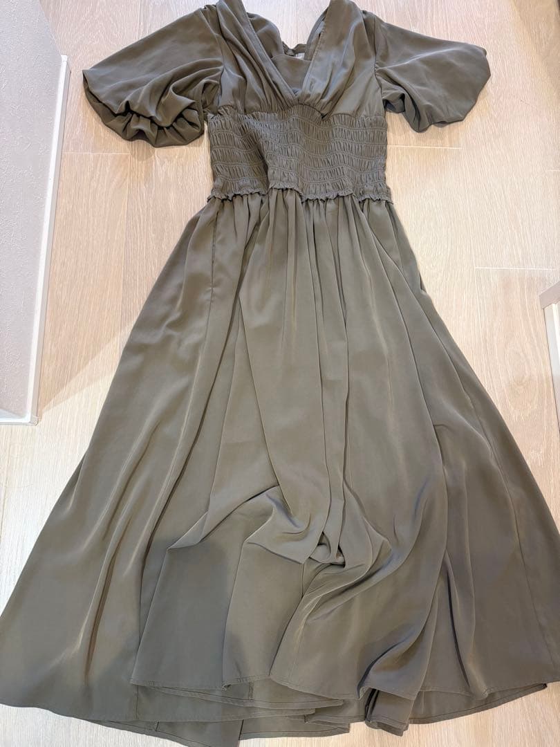 Aimeine Vネックシャーリングワンピース