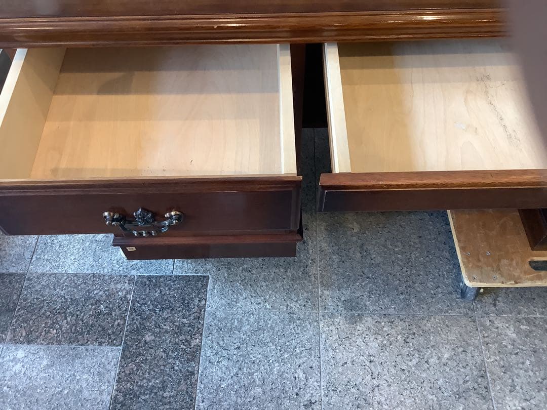 値引き‼️カリモク　両袖机　事務机　書斎　机　デスク　勉強　ワークデスク　現状品