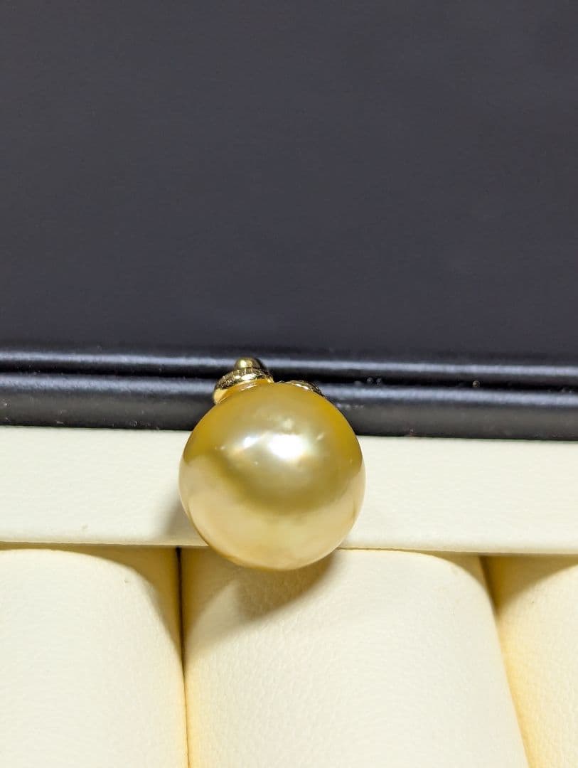 P46 南洋白蝶真珠　ゴールデンパール　SV ペンダントトップ