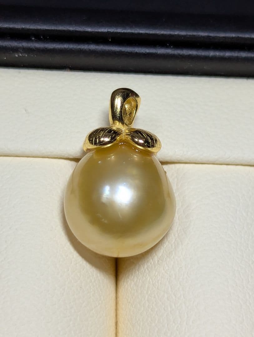 P46 南洋白蝶真珠　ゴールデンパール　SV ペンダントトップ