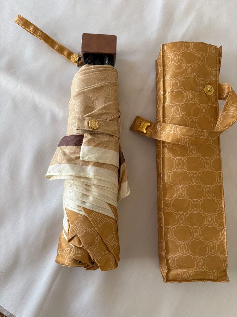 セリーヌ 折りたたみ傘 ベージュとブラウン デザイン