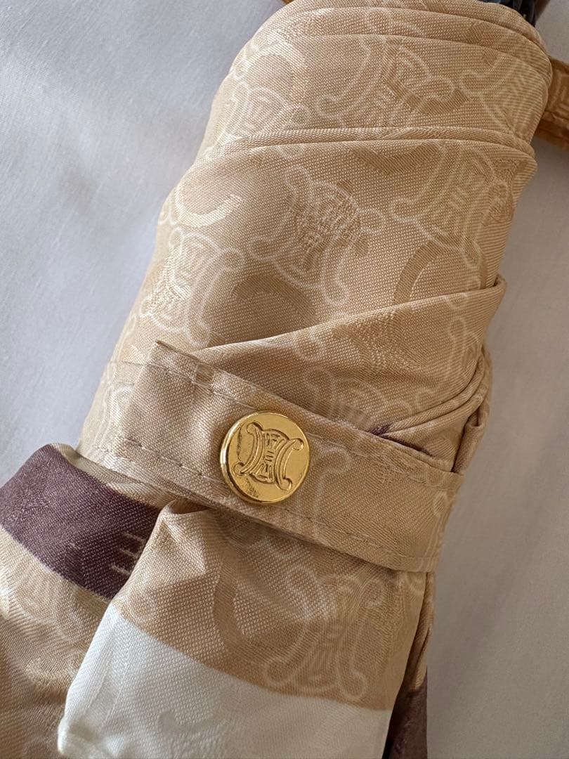 セリーヌ 折りたたみ傘 ベージュとブラウン デザイン