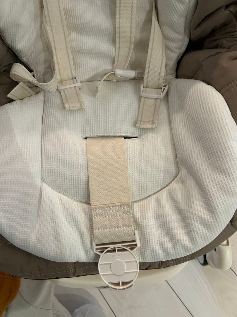 コンビ　ネムリラ　オート　スウィング　ココアブラウン　エッグショック