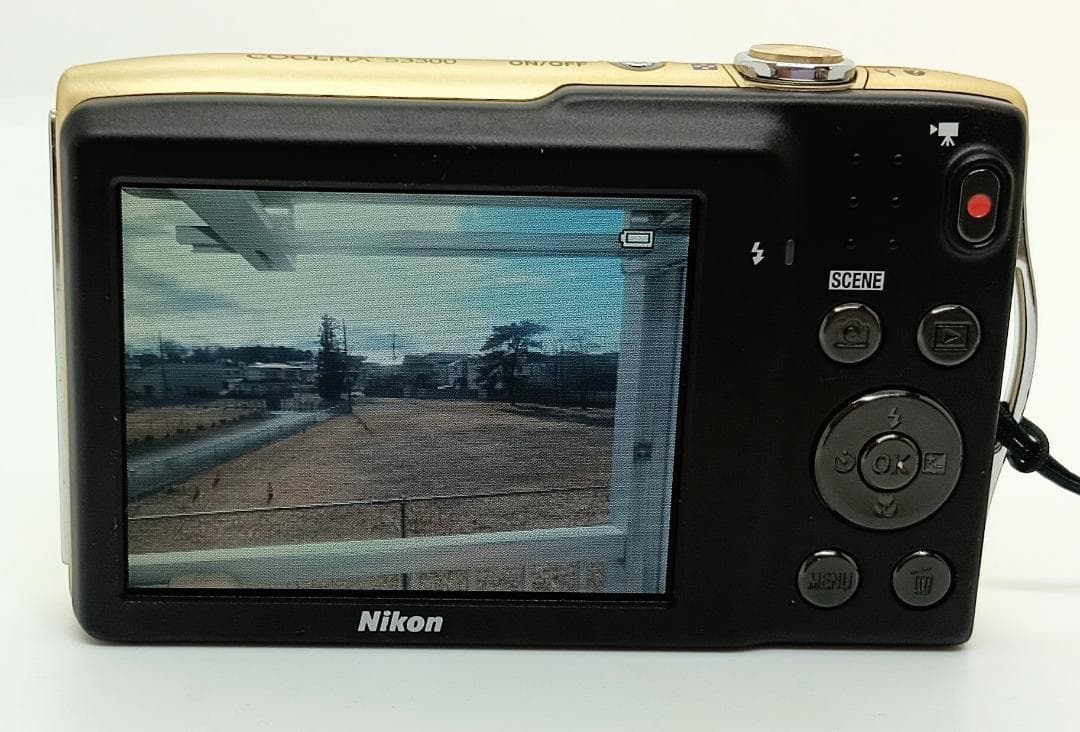 デジタルカメラ Nikon COOLPIX S3300 6X Zoom 16.0 Mp Gold