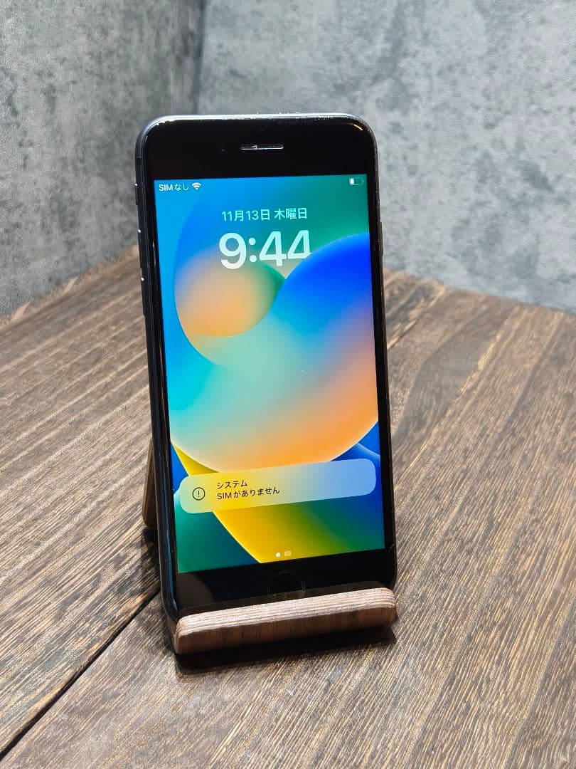 美品 iphone8 64GB SIMフリー スマホ