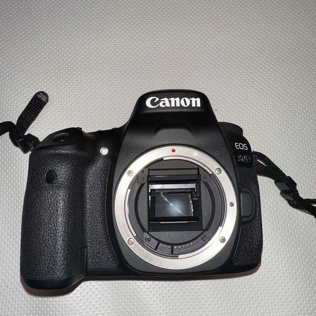 EOS 80D ボディのみ（液晶モニター不具合品）