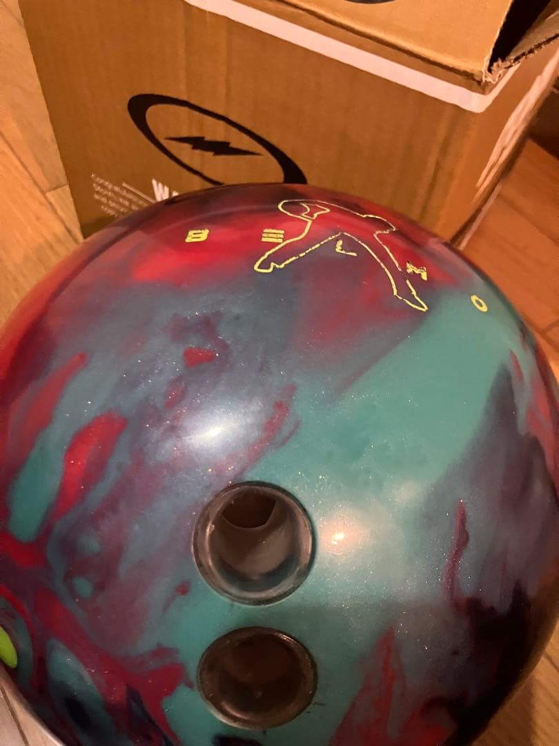 け*ん様 【中古】値下げしました。ボウリングボール アイデンティティ　15ポンド