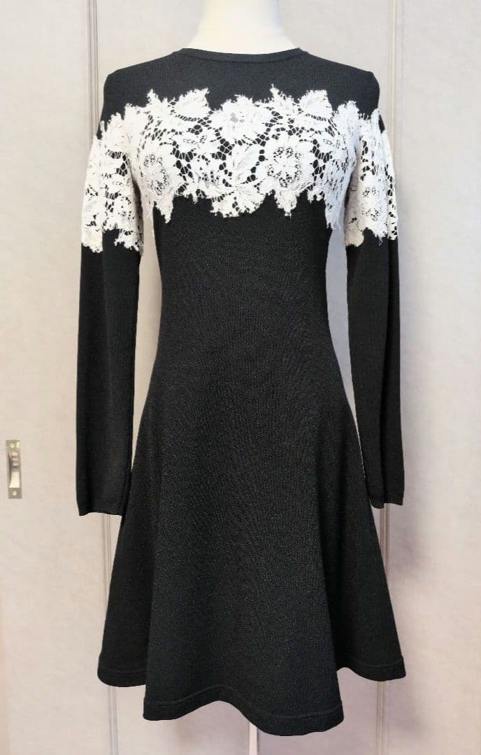 【VALENTINO】ホワイトレースが素敵なビスコースジャージーワンピース☆