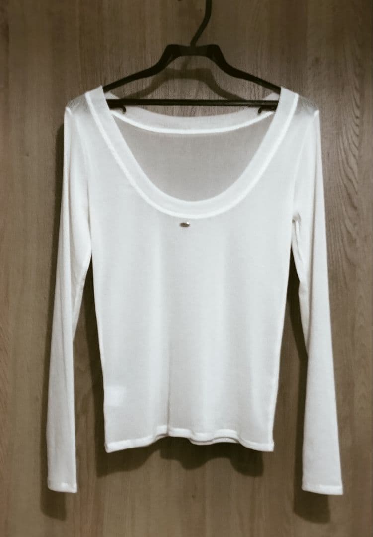 anuans バックオープンシアーカットトップス アイボリー