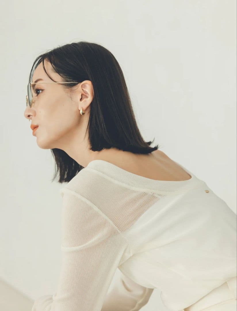 anuans バックオープンシアーカットトップス アイボリー