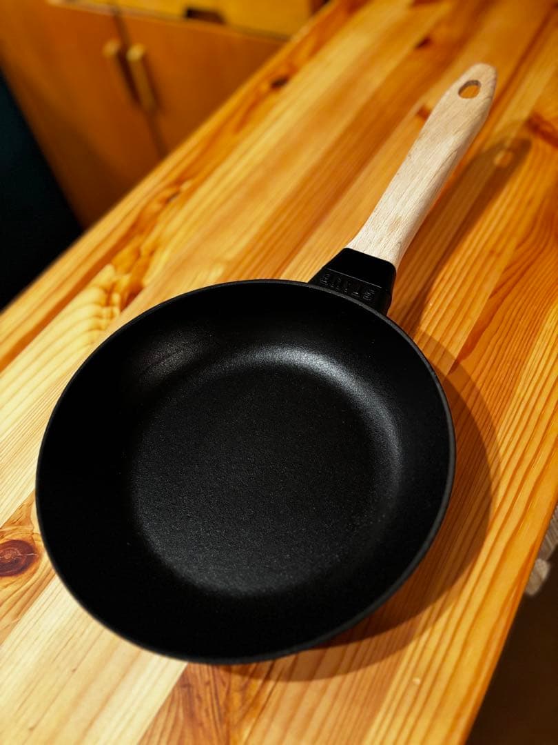 ヨリ　ストウブ　ウッドハンドルフライパン　２０cm