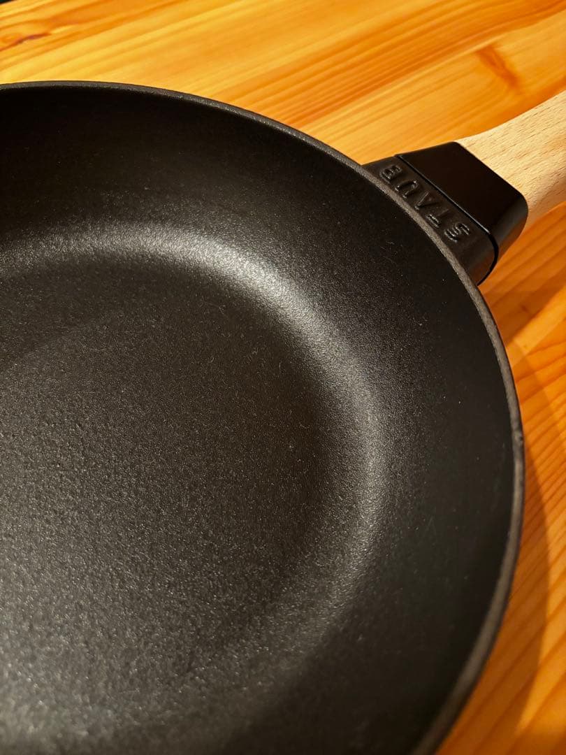 ヨリ　ストウブ　ウッドハンドルフライパン　２０cm