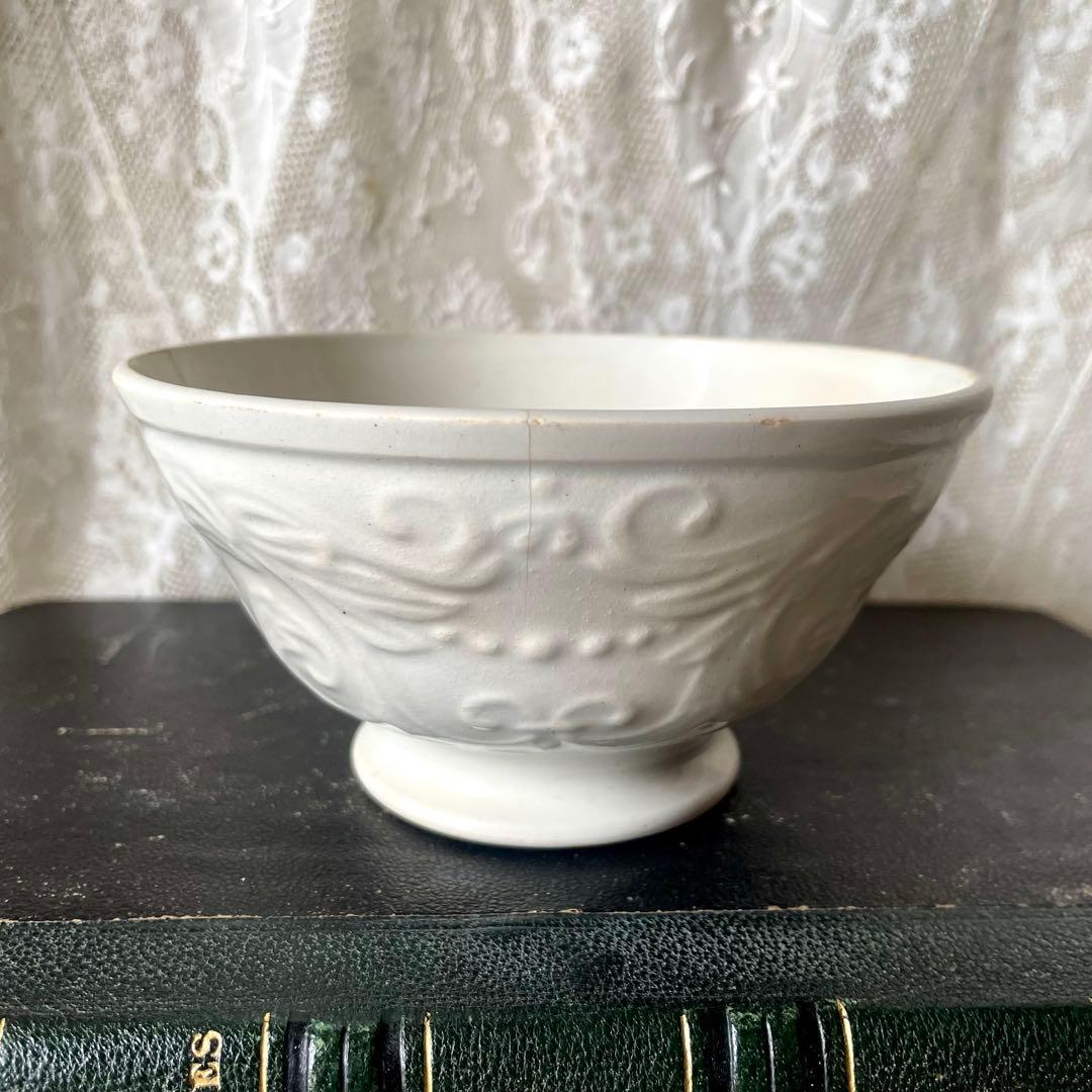 ホワイトレリーフカフェオレボウル　フランスアンティーク　白　19世紀後期
