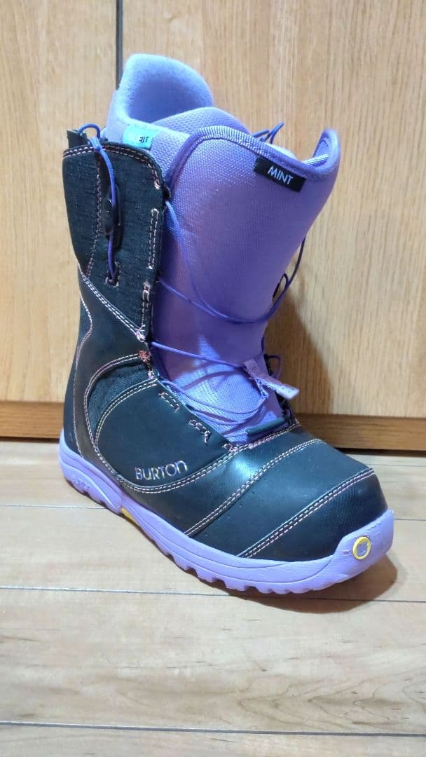 Burton スノーボードブーツ 女性用 黒と紫