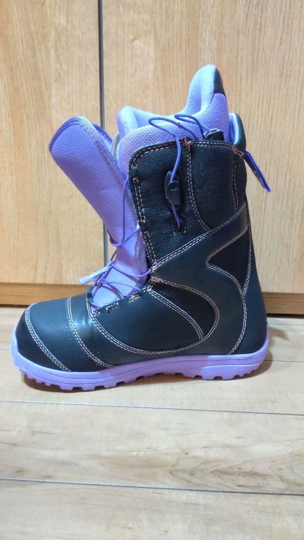 Burton スノーボードブーツ 女性用 黒と紫