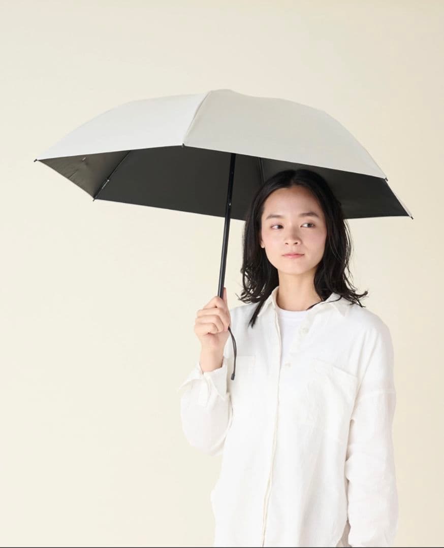 新品　サンバリア１００ 折りたたみ日傘 ２段折コンパクト/mokuアイボリー