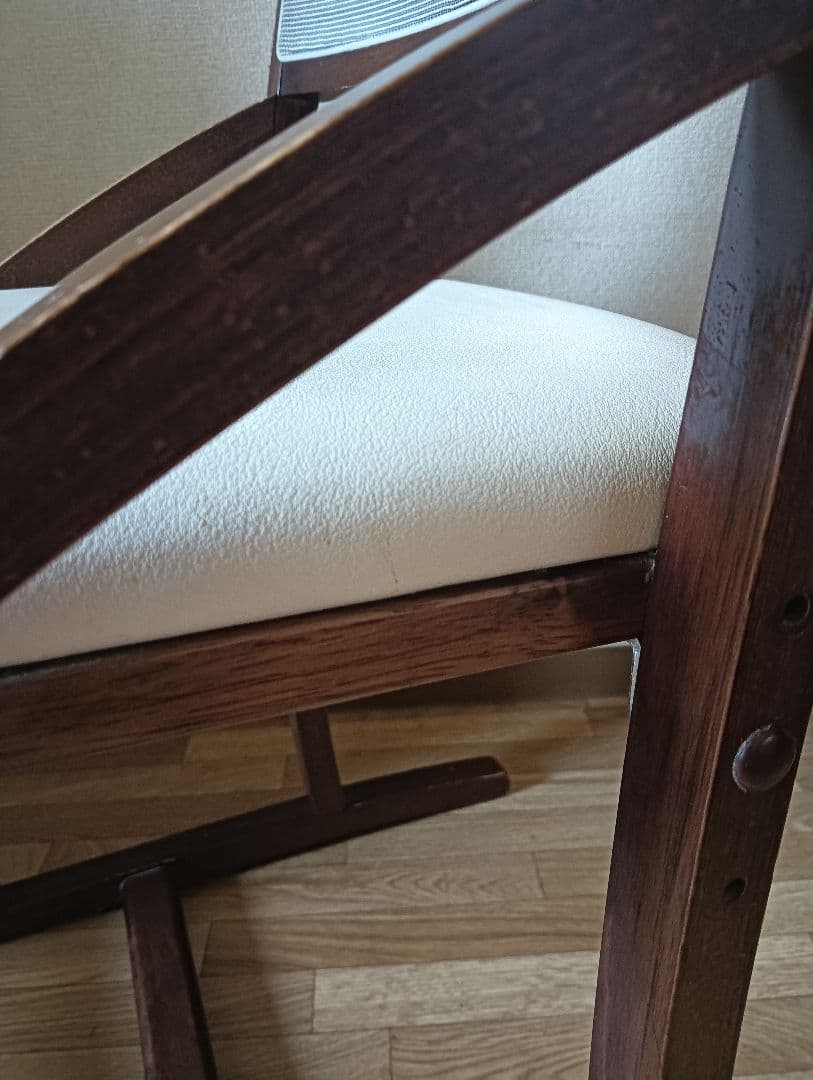 カリモク　クレシェ　学習椅子