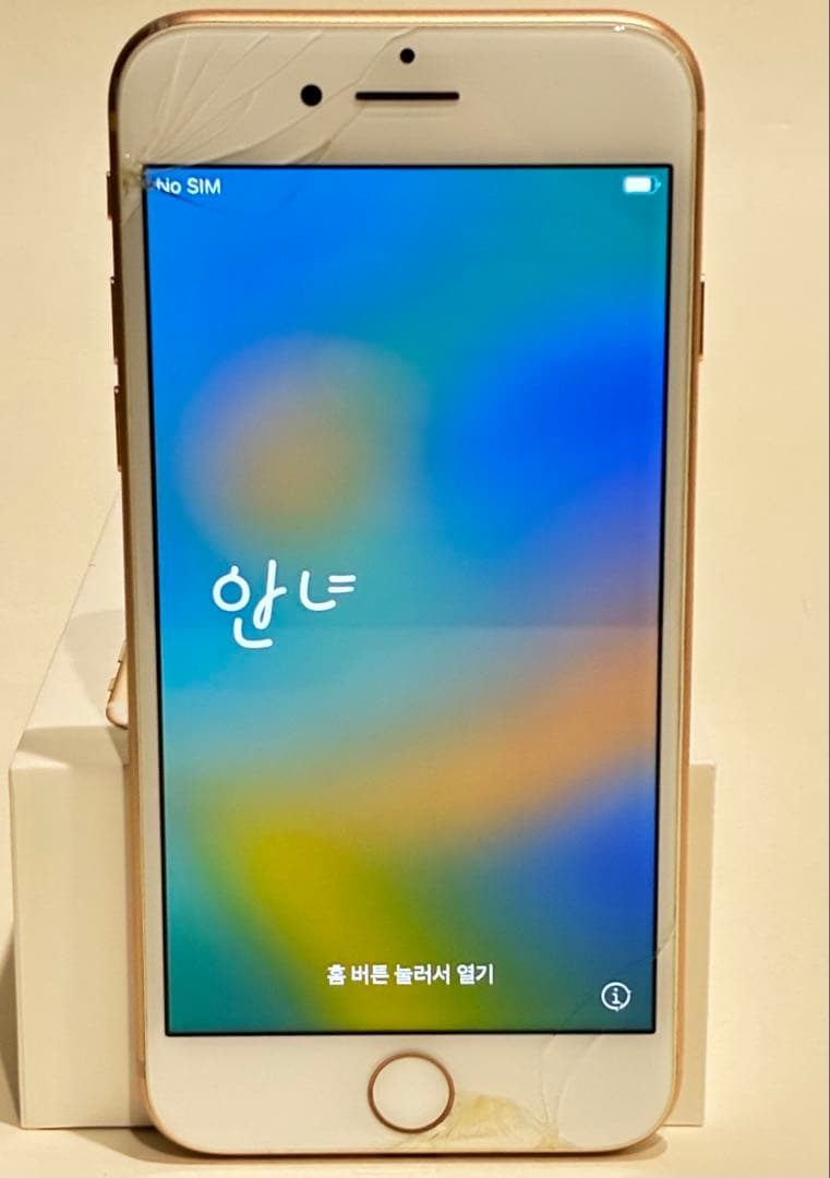 iPhone8 64GBゴールド 、画面、背面にひびあり