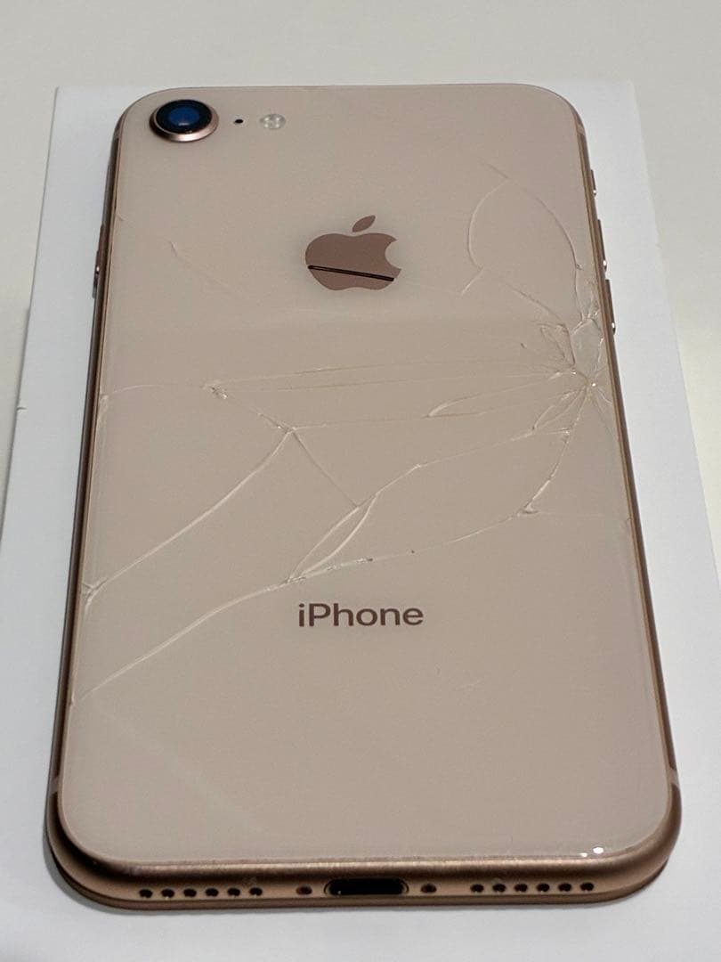 iPhone8 64GBゴールド 、画面、背面にひびあり