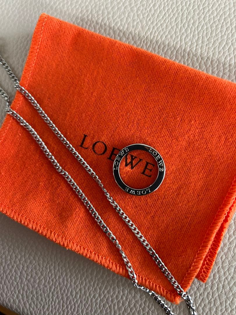 未使用に近　LOEWE シルバー キーホルダーチャーム　ネックレスお探しの方にも