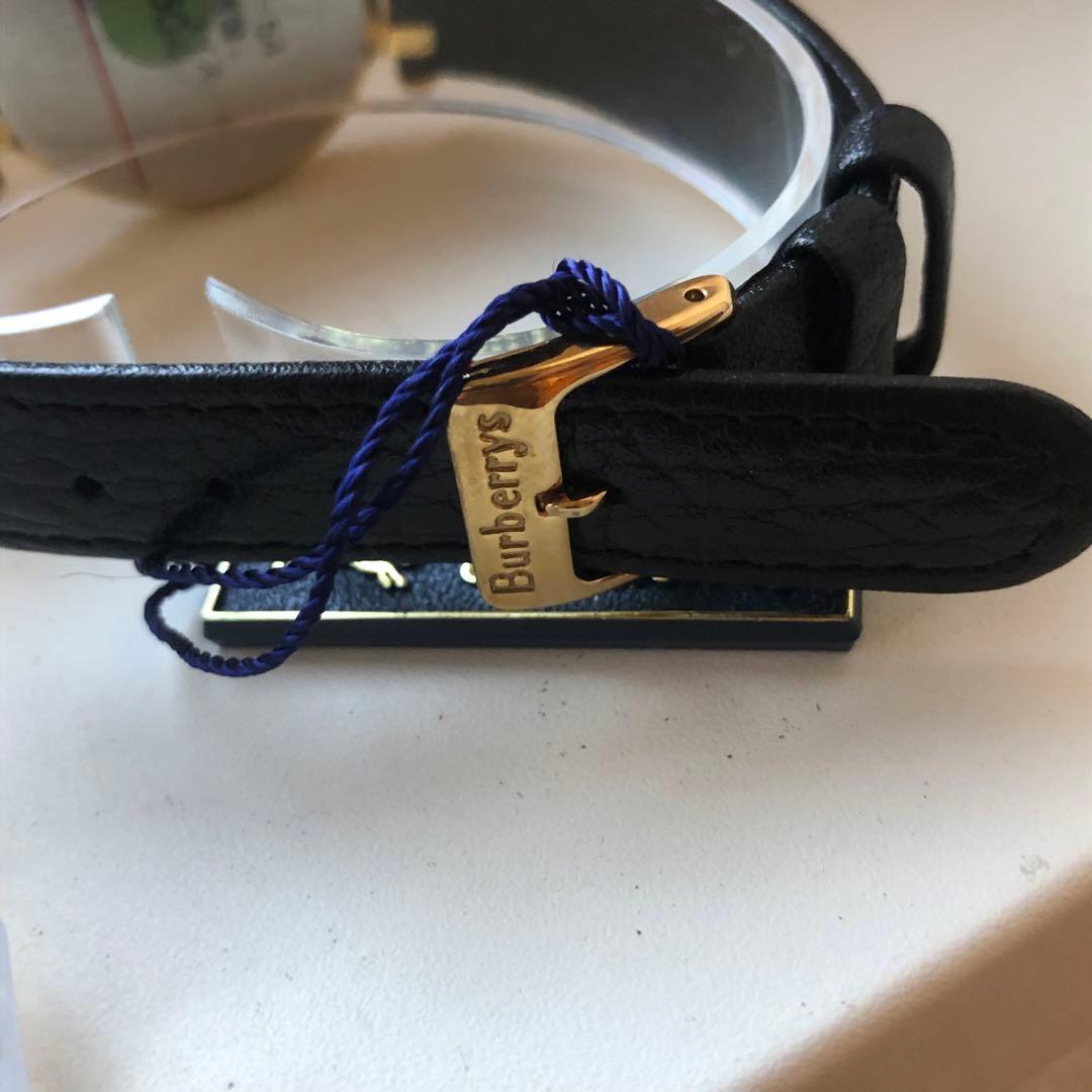 【極美品】Burberrys ゴールド ホワイト 電池新品　レザーベルト 時計