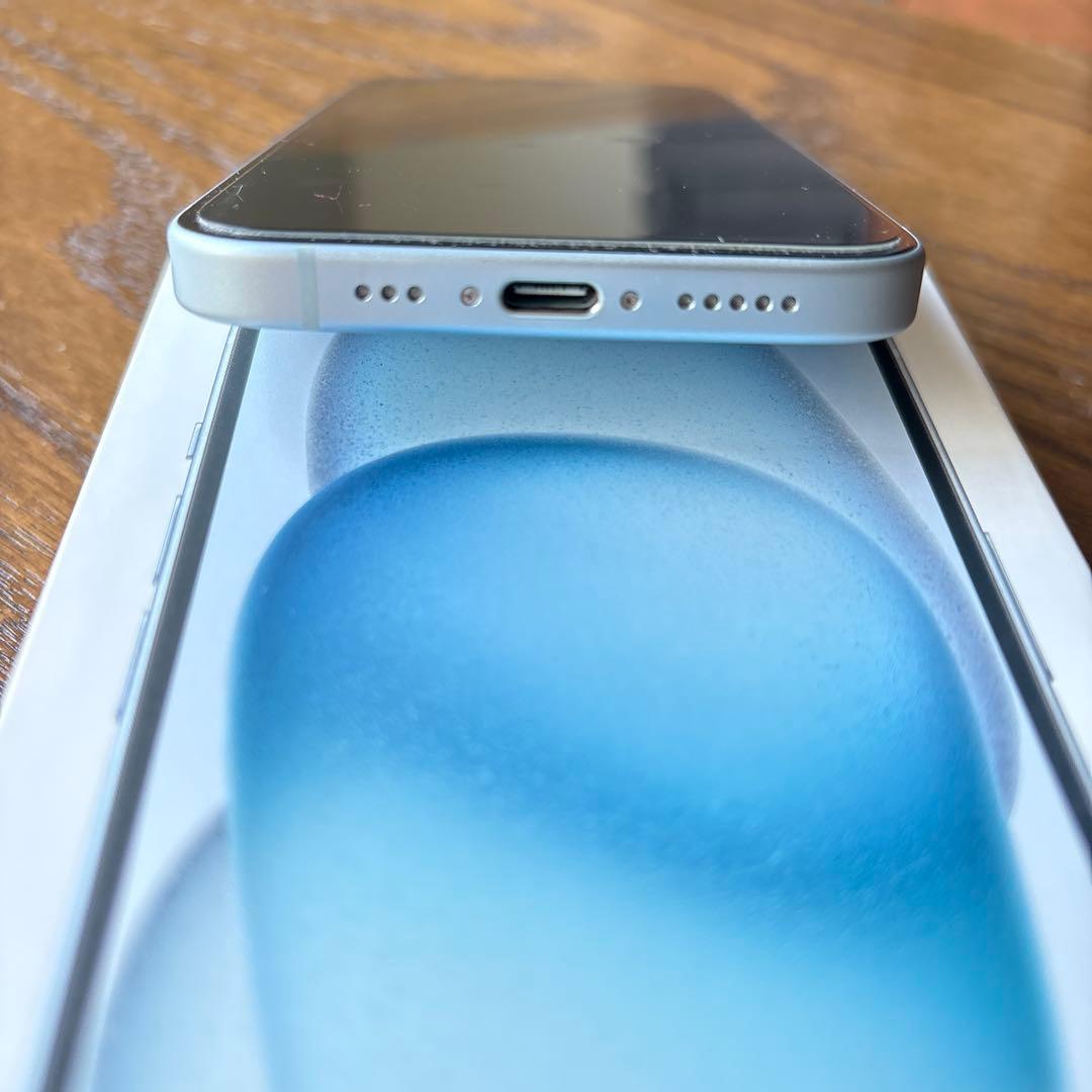 Apple iPhone 15 青色 本体 クリアケース付き