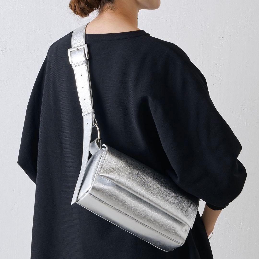 BEARDSLEY レザーボディーバック